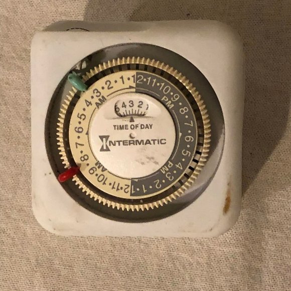 3 Intermatic Indoor 24hr Timers & 2 6ft Extension Cords - JUST IN TIME FOR HOLID - Picture 2 of 8